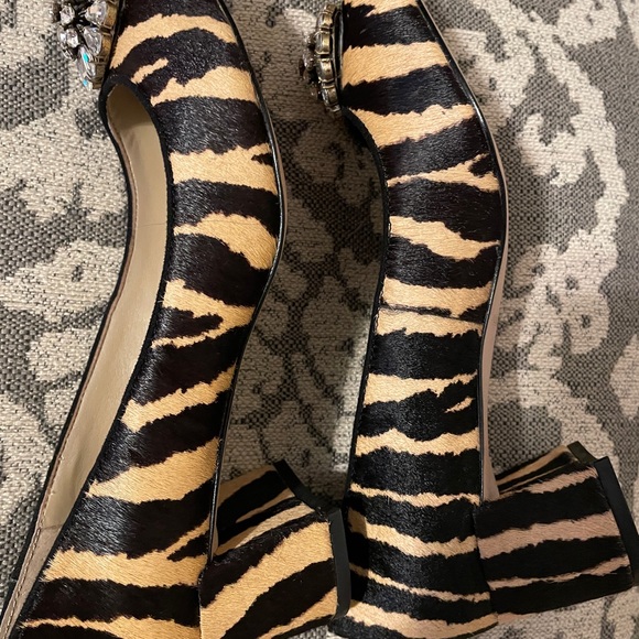 ANN TAYLOR DYED CALF HAIR FUR PUMPS WITH BROOCH RHINESTONES - Picture 8 of 10